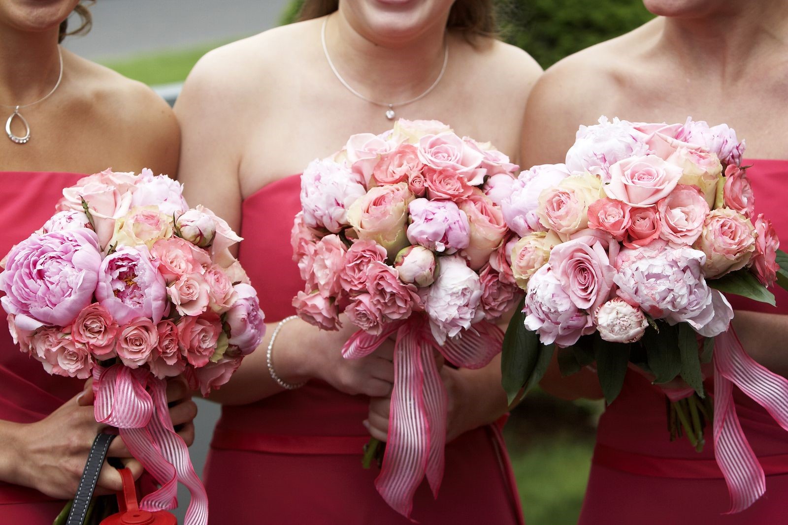Picking Wedding Flowers That Will Go Best with Your Big Day’s Theme