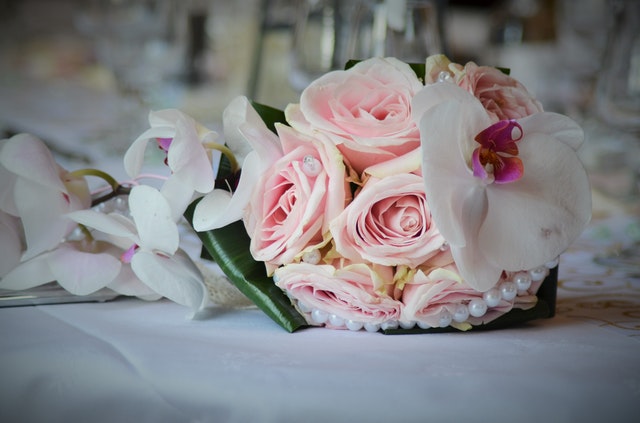How to Plan a Wedding—From Choosing the Best Wedding Flowers to Flower Delivery In Houston - image how-to-plan-a-wedding on https://www.riveroaksplanthouse.com