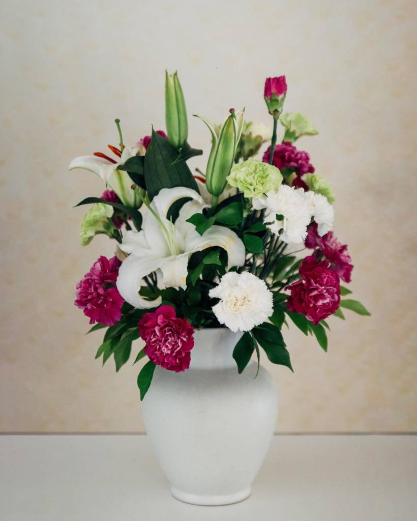 How to Find Flower Shops That Deliver the Freshest Flowers and How to Keep Those Flowers Fresh - image img3-1-2-820x1024 on https://www.riveroaksplanthouse.com