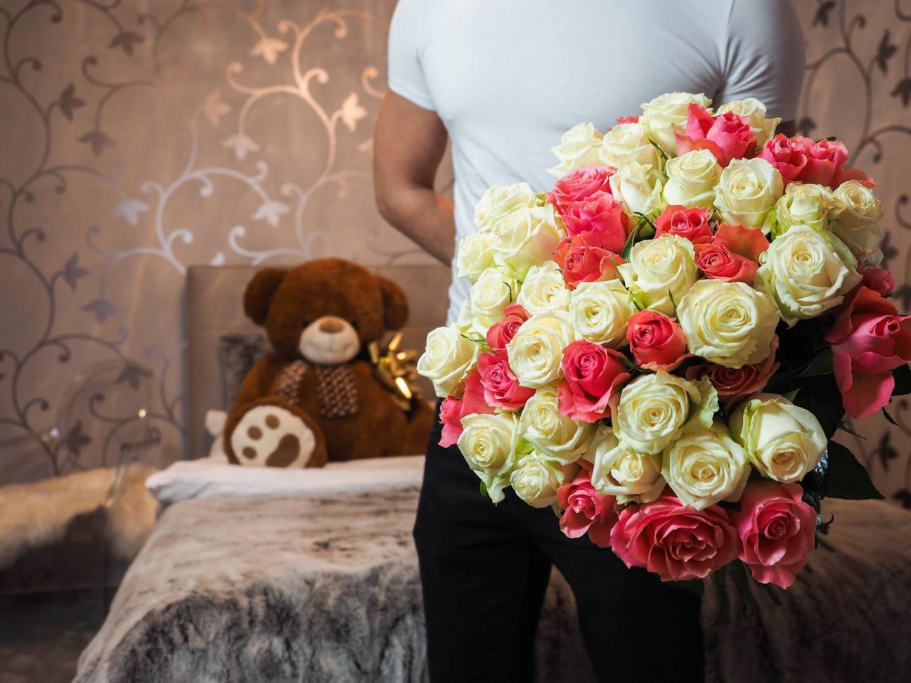 Situations Where a Florist Same Day Delivery Service Can Come in Handy - image Get-Your-Fresh-Flowers-from-Houston’s-Most-Dependable-Flower-Shop-1296x972 on https://www.riveroaksplanthouse.com