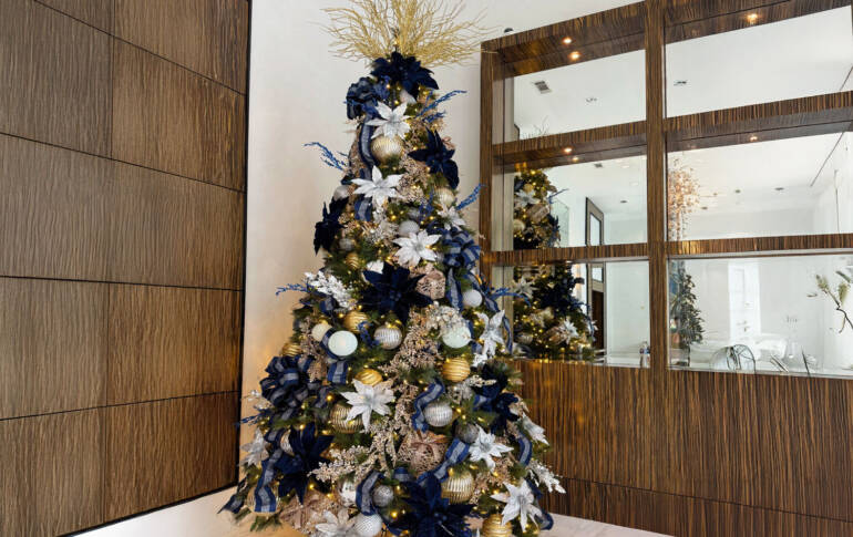 Luxury Holiday Decor: Transforming Your Interior with Lush Garlands, Elegant Mantelpieces, and Premium Holiday Accents